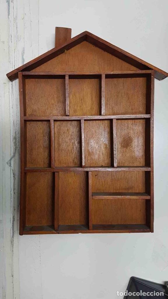 Coleccionismo de revistas y peri&oacute;dicos: Cuadro: con forma de casa de madera - NULL - Foto 1