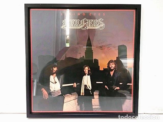 Coleccionismo de Revistas y Peri&oacute;dicos: CUADRO: AUTOGRAFO/Autoprah de los BEE GEES sobre Portada del LP LIVING EYES - Bee Gees