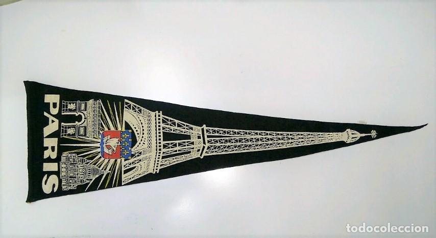 Coleccionismo de Revistas y Peri&oacute;dicos: BANDERIN: PARIS - Ilustracion de la Torre Eiffel, el Arco de Triunfo y el Sagrado Corazon - VARIOS