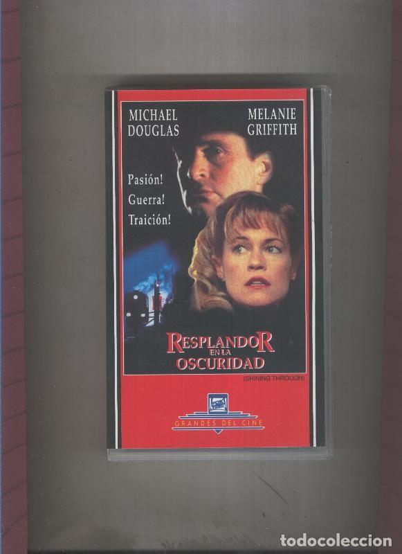 Collezionismo di Riviste e Giornali: Video VHS: Resplandor en la oscuridad con Michael Douglas y Melanie Griffith - Varios
