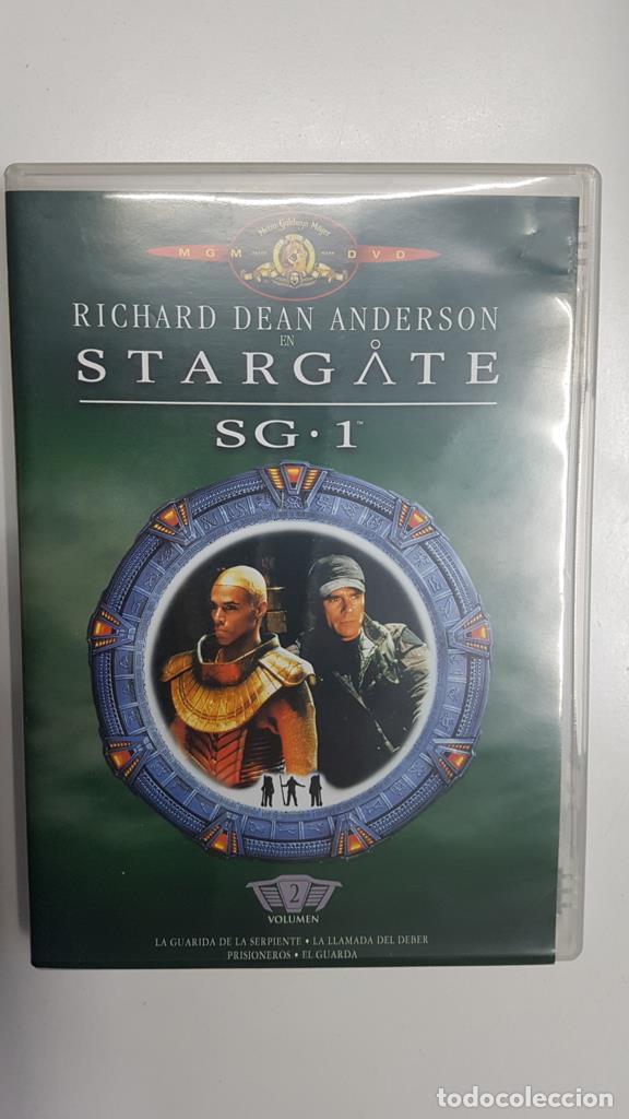 Collection Magazines and Newspapers: DVD serie: Stargate SG-1, volumen 2 - La guarida de la serpiente, La llamada del deber, Prisioneros