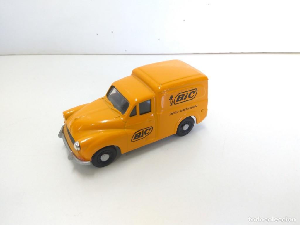 Coleccionismo de Revistas y Peri&oacute;dicos: Coche Escala/Diecast: MORRIS 1000 VAN - BIC Boligrafos 1:43 (CORGI 2002) - Corgi