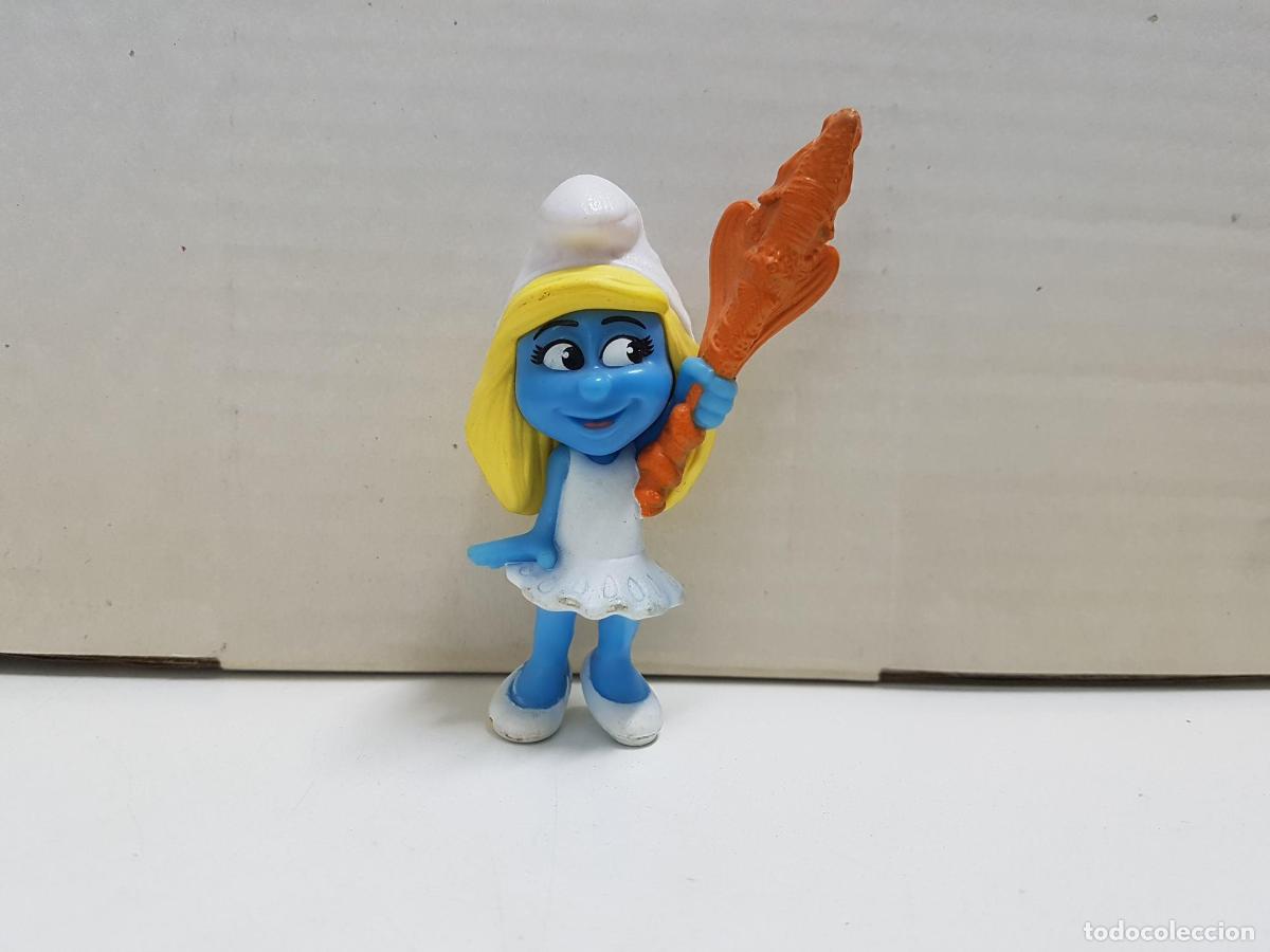 Coleccionismo de Revistas y Peri&oacute;dicos: Figura: Pitufina alzando un cetro con froma de reptil