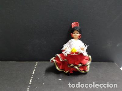 Coleccionismo de Revistas y Peri&oacute;dicos: Figura: Mu&ntilde;eca vestida de gitana