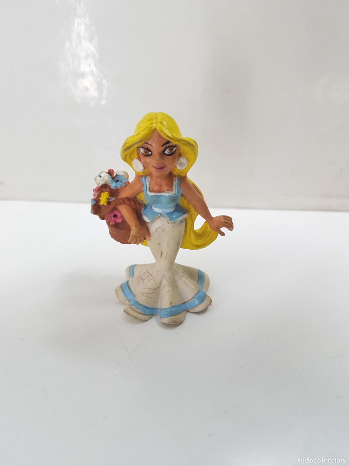 Collection Magazines and Newspapers: Figura serie Asterix: Falbala con una cesta de flores