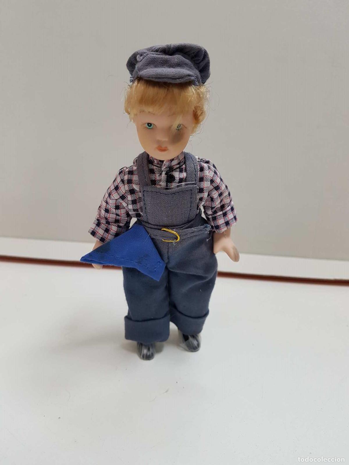 Colecionismo de Revistas e Jornais: Mu&ntilde;eca de porcelana de los a&ntilde;os 80: vestida con un mono y gorro