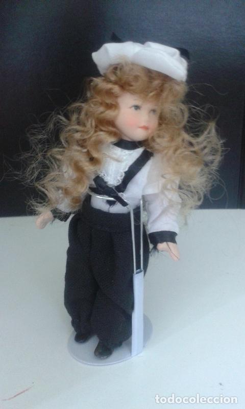 Colecionismo de Revistas e Jornais: Figura Porcelana control numero 12 (altura aproximada 15 cm) - varios