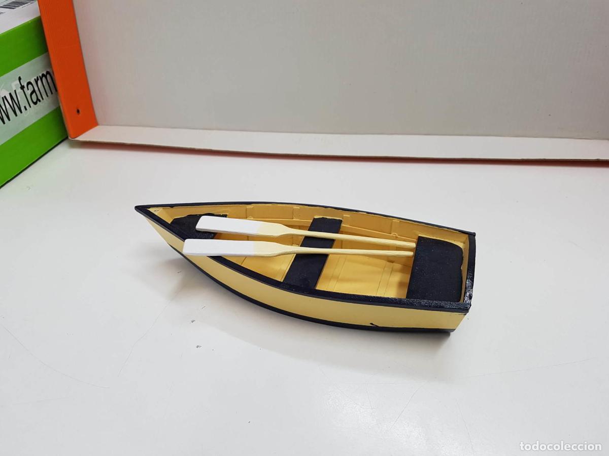 Colecionismo de Revistas e Jornais: Figura: Barca de remos de madera