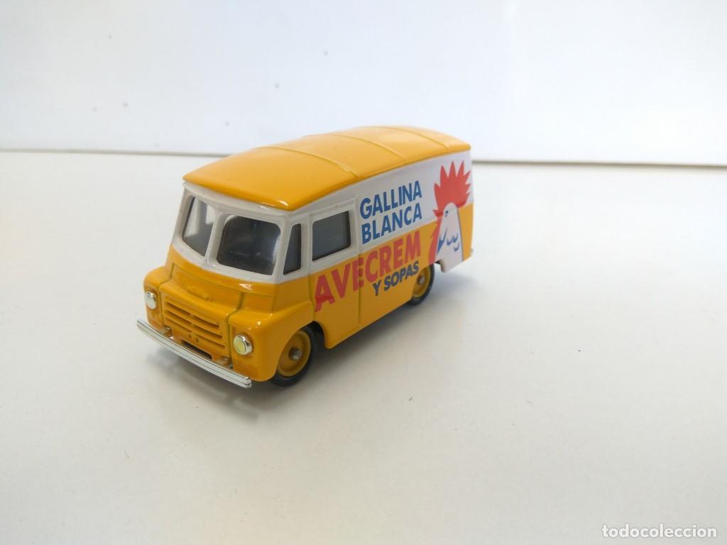 Collection Magazines and Newspapers: Coche Escala/Diecast: MORRIS LD150 VAN - AVECREM, GALLINA BLANCA 1:43 (CORGI 2002) - Corgi