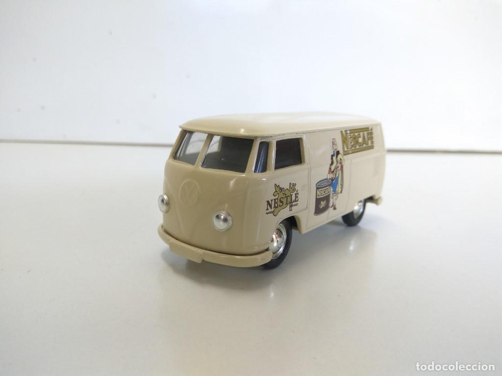 Collection Magazines and Newspapers: Coche Escala/Diecast: VW VOLKSWAGEN TRANSPORTER VAN - NESCAFE / NESTLE Creme 1:43 (CORGI 2002) - Cor