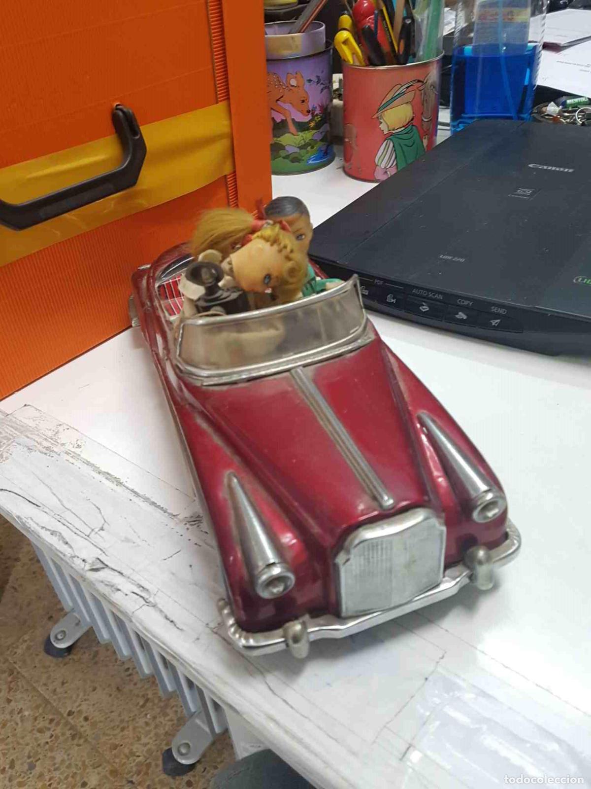 Collection Magazines and Newspapers: Figura: La copiloto tiene el cuello roto. Maqueta coche, BENTLEY S2 1961