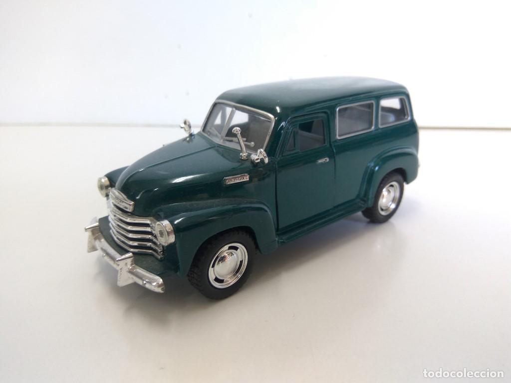 Collection Magazines and Newspapers: Coche Escala/Diecast: CHEVROLET SUBURBAN 1950, Verde (KINSMART) - KINSMART