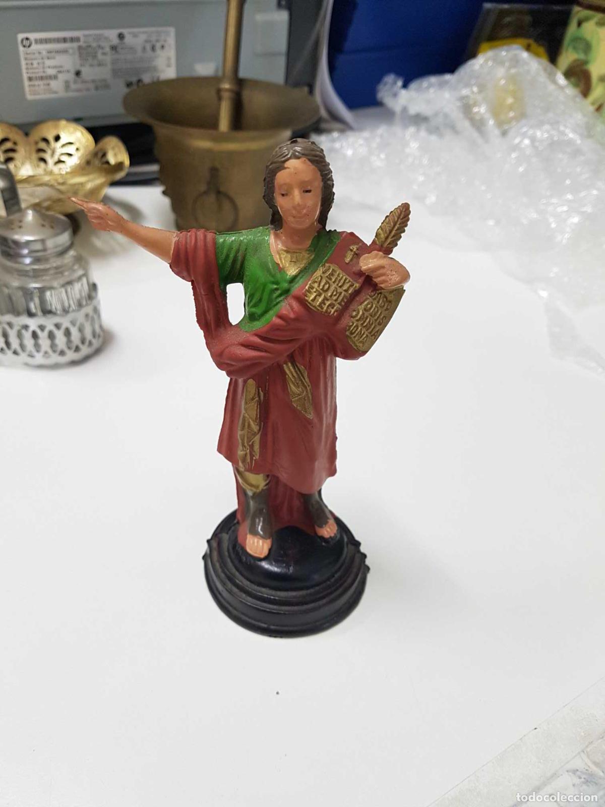 Collection Magazines and Newspapers: Figura de goma de mujer con un libro que pone veni ad me et ego dabo vobis omnia bona, Venid a m&iacute; y