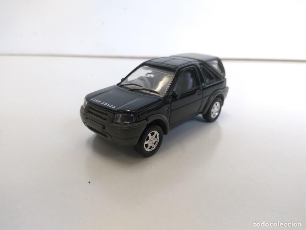 Collection Magazines and Newspapers: Coche Escala/Diecast: LAND ROVER FREELANDER 2001, Negro - 8cm (WELLY) - WELLY