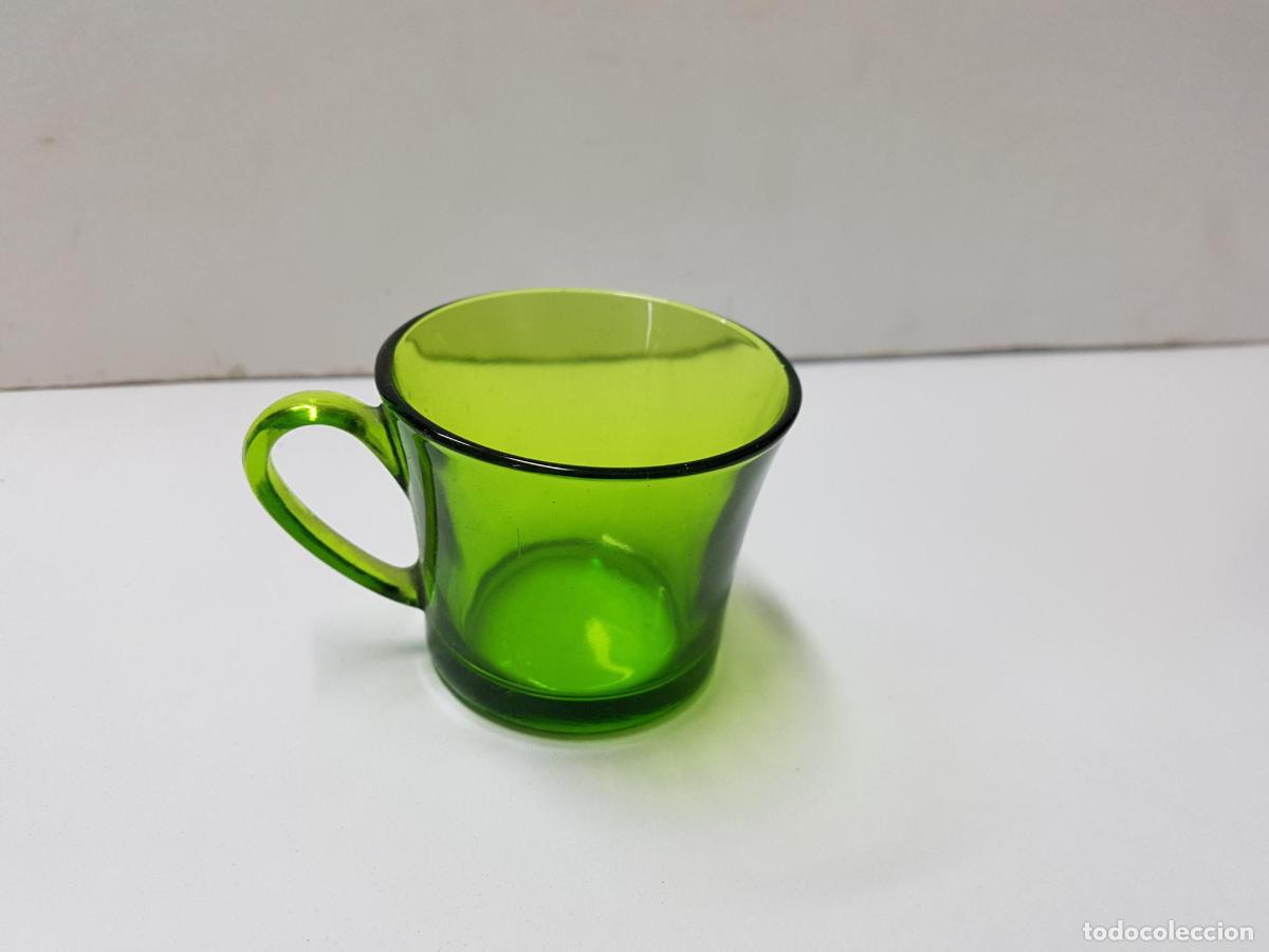Collection Magazines and Newspapers: Vaso o taza de cristal color naranja con asa