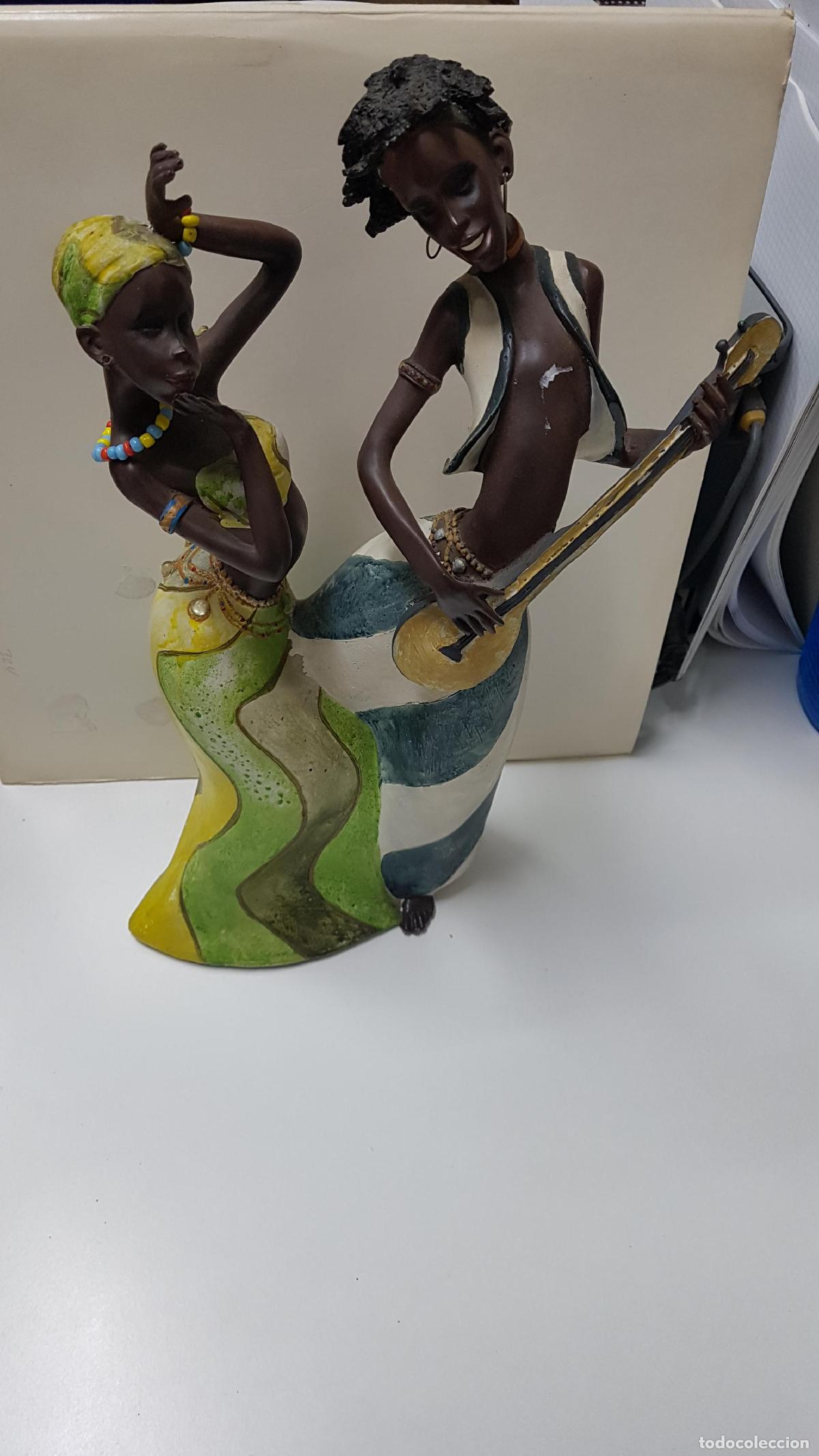 Collectionnisme de Revues et Journaux: Figura: Dos africanas bailando y tocando musica con instrumento de cuerda