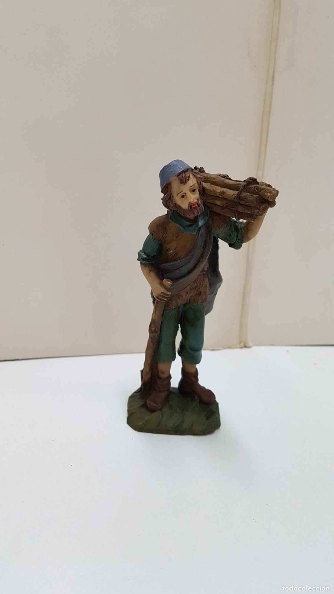 Collezionismo di Riviste e Giornali: Figura de resina de Belen: Le&ntilde;ador con fajo de le&ntilde;a en el hombro