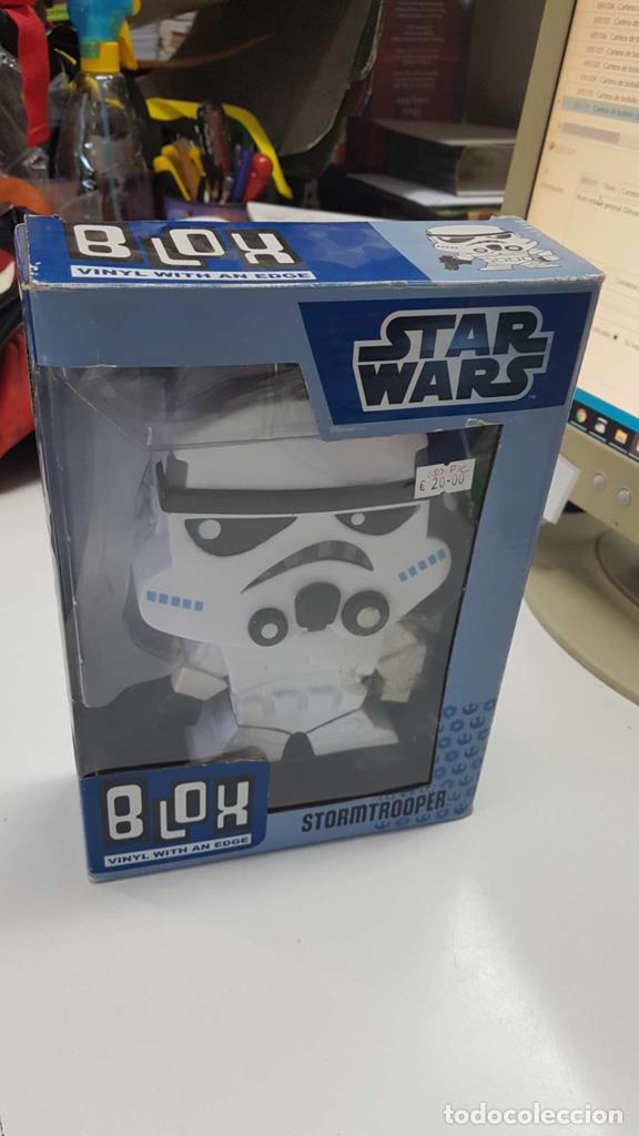 Collezionismo di Riviste e Giornali: Figura Star Wars de vinilo: Stormtrooper. Blox, vinyl with an edge. 2012 - NULL