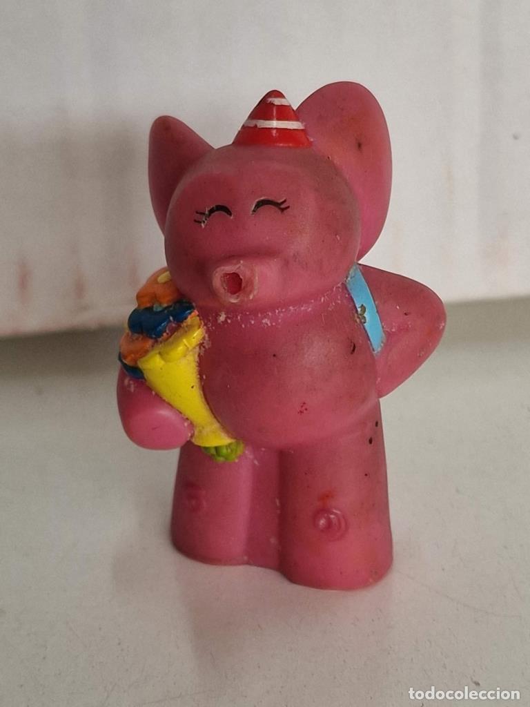 Collezionismo di Riviste e Giornali: Figura de goma: Elefante Elly de Pocoy&oacute; con un ramo de flores. 2005 Zinkia - NULL