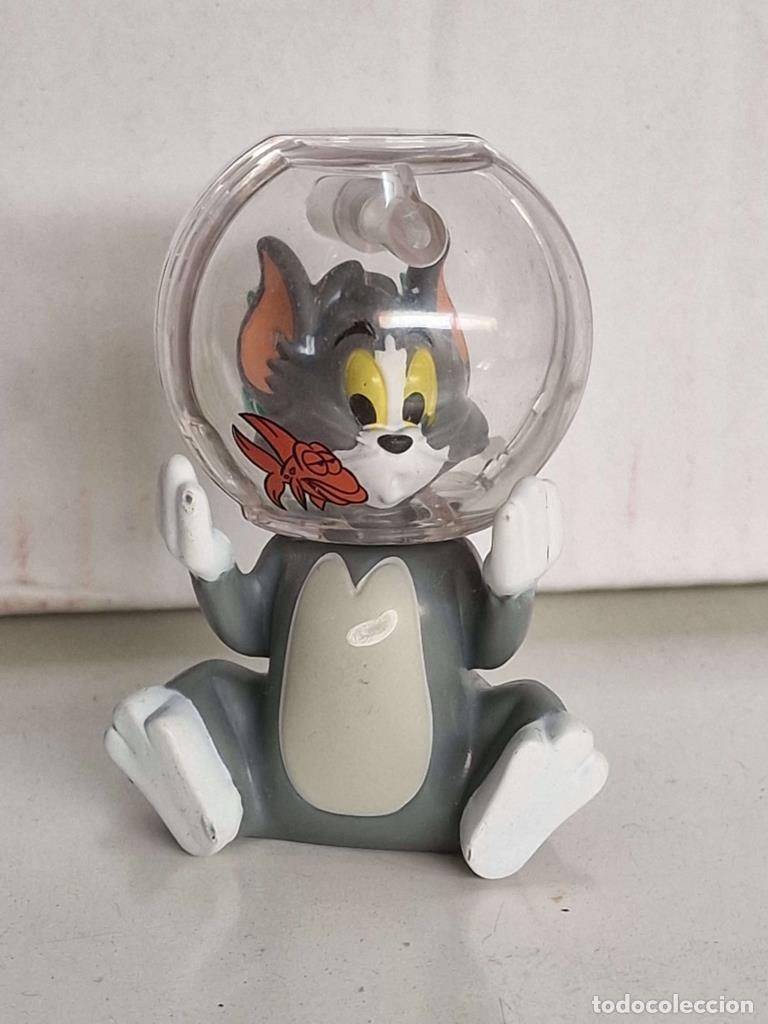 Collezionismo di Riviste e Giornali: Figura Pl&aacute;stico: Gato Tom con una pecera sobre la cabeza (de la serie Tom y Jerry) - NULL