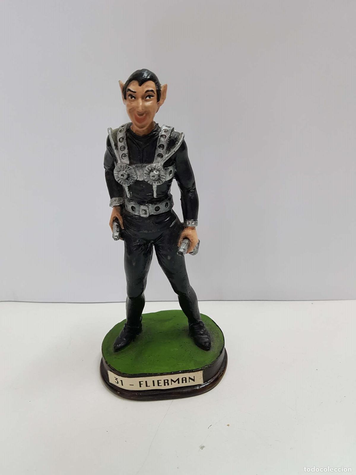 Collection Magazines and Newspapers: Figura Resina Flierman -