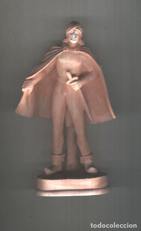 Collection Magazines and Newspapers: Figura Resina Soleiman Kir serie El Guerrero del Antifaz (color rosado, PIEZA ORIGINAL) - Manuel Gag