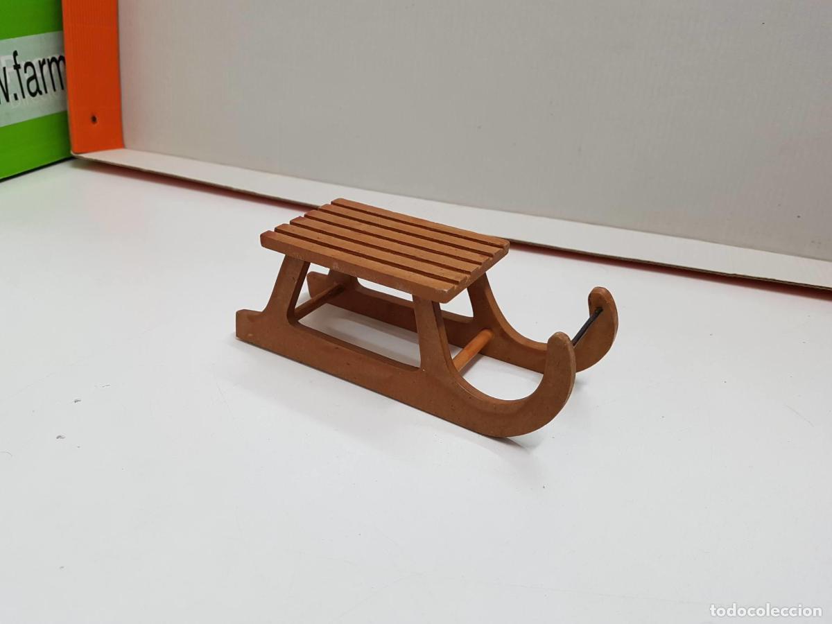 Coleccionismo de Revistas y Peri&oacute;dicos: Figura: trineo antiguo de madera