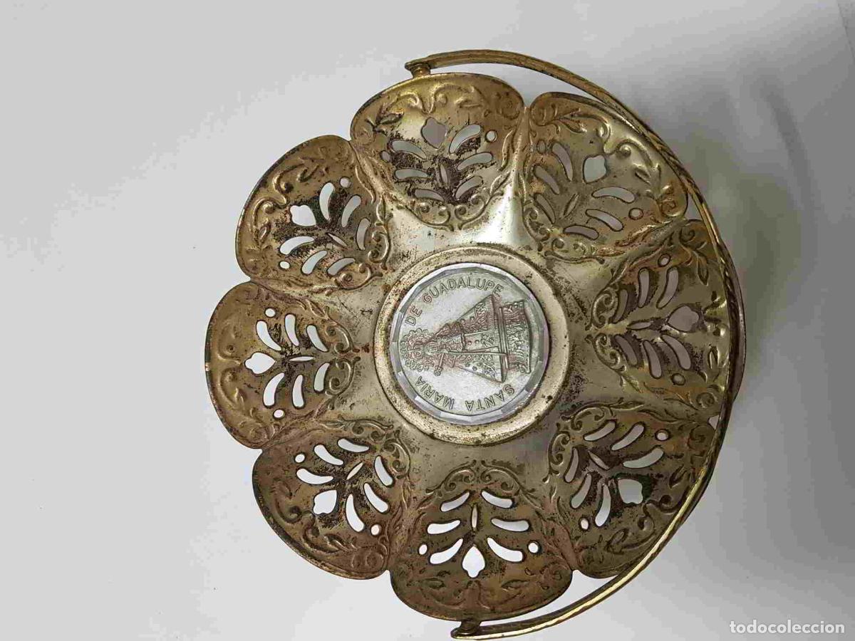Coleccionismo de Revistas y Peri&oacute;dicos: Figura: Cesto metalico con reproduccion de Santa Maria de Gaudalupe