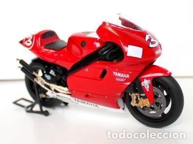 Coleccionismo de Revistas y Peri&oacute;dicos: Moto de Coleccion: YAMAHA YZR 500, Max Biaggi (2001) - Yamaha