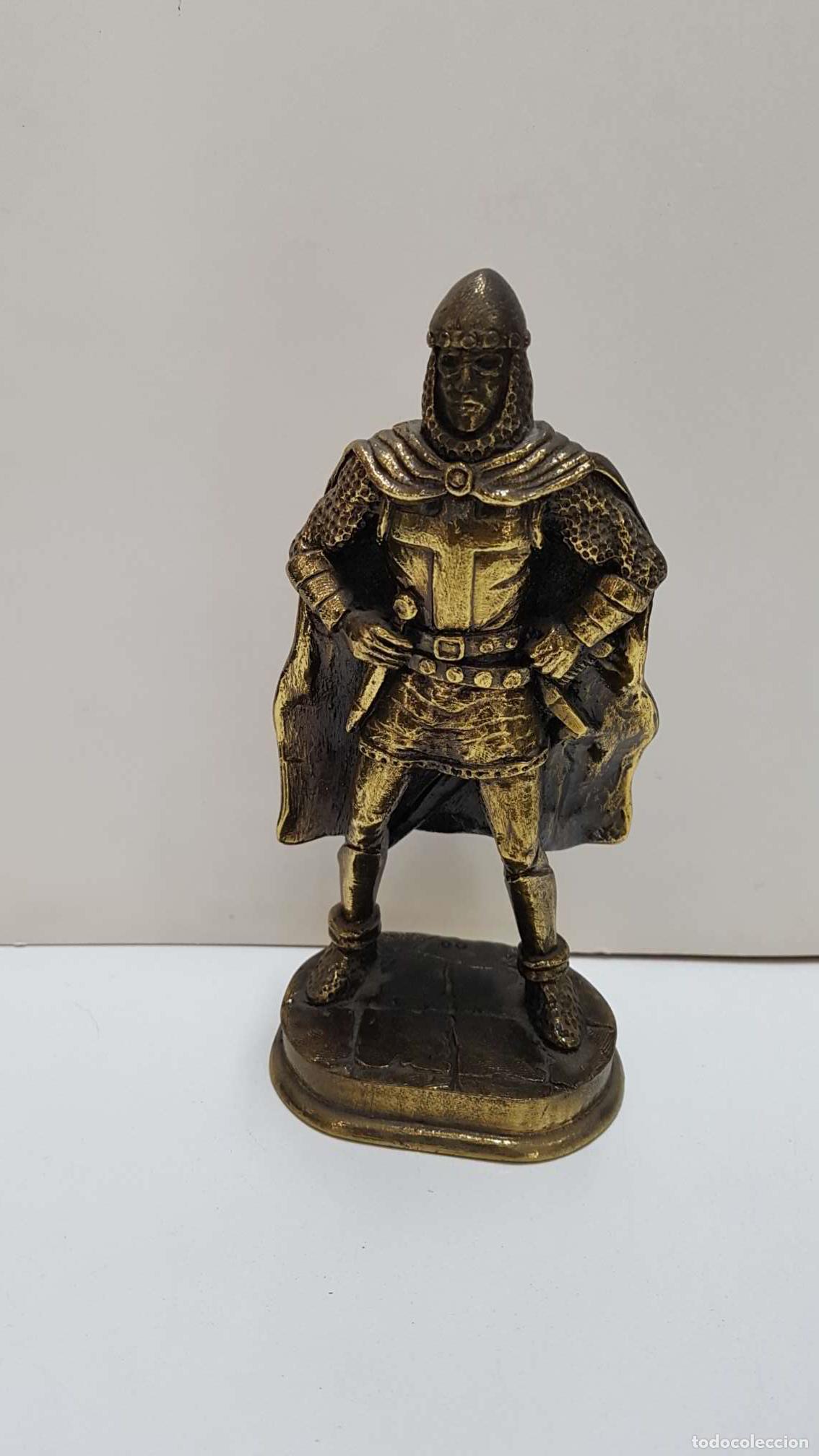 Collection Magazines and Newspapers: Figura Resina El Guerrero del Antifaz (pintada color bronce) - Manuel Gago