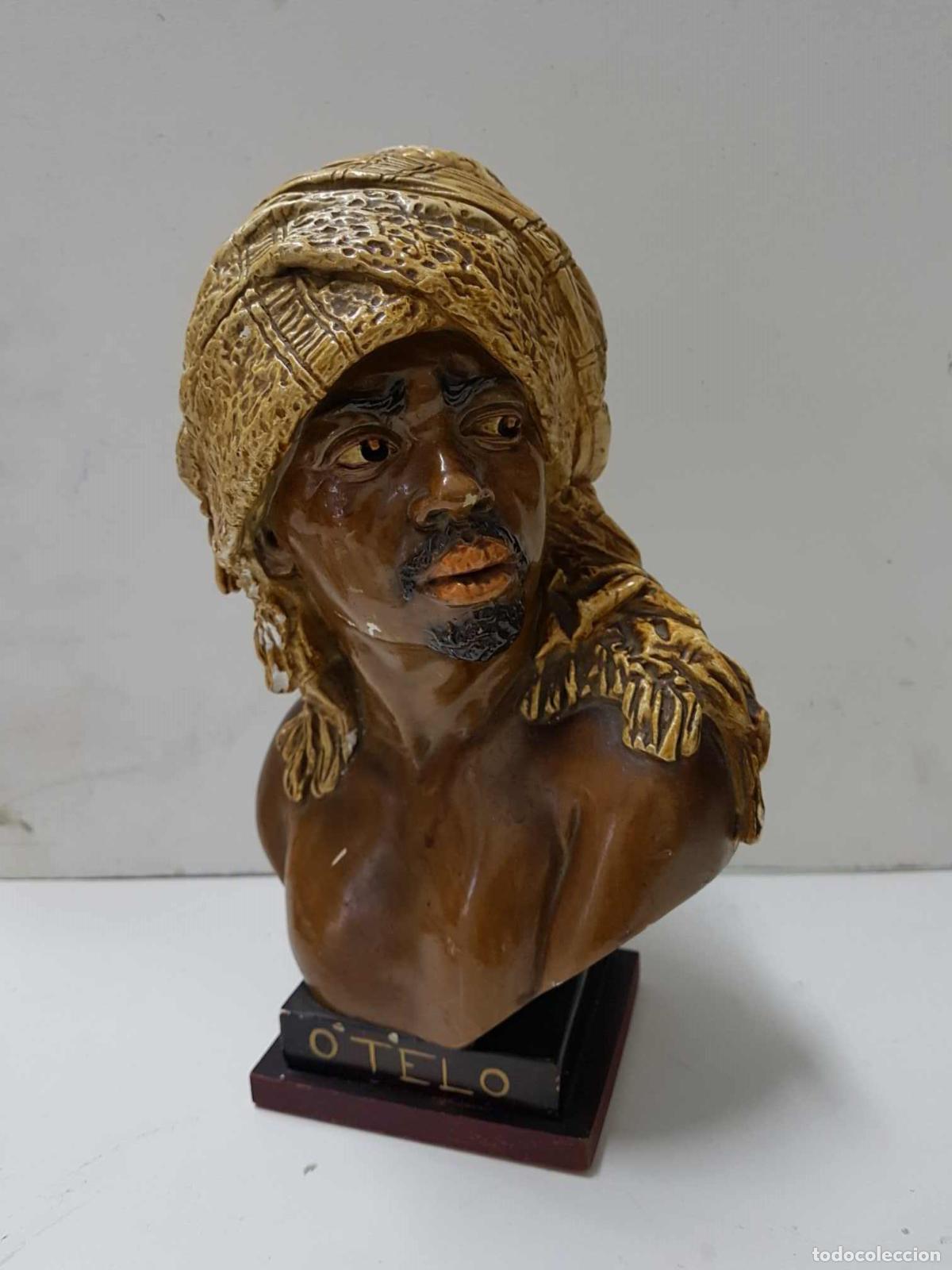 Collectionnisme de Revues et Journaux: Figura: Busto de Otelo sobre una base cuadrada de madera