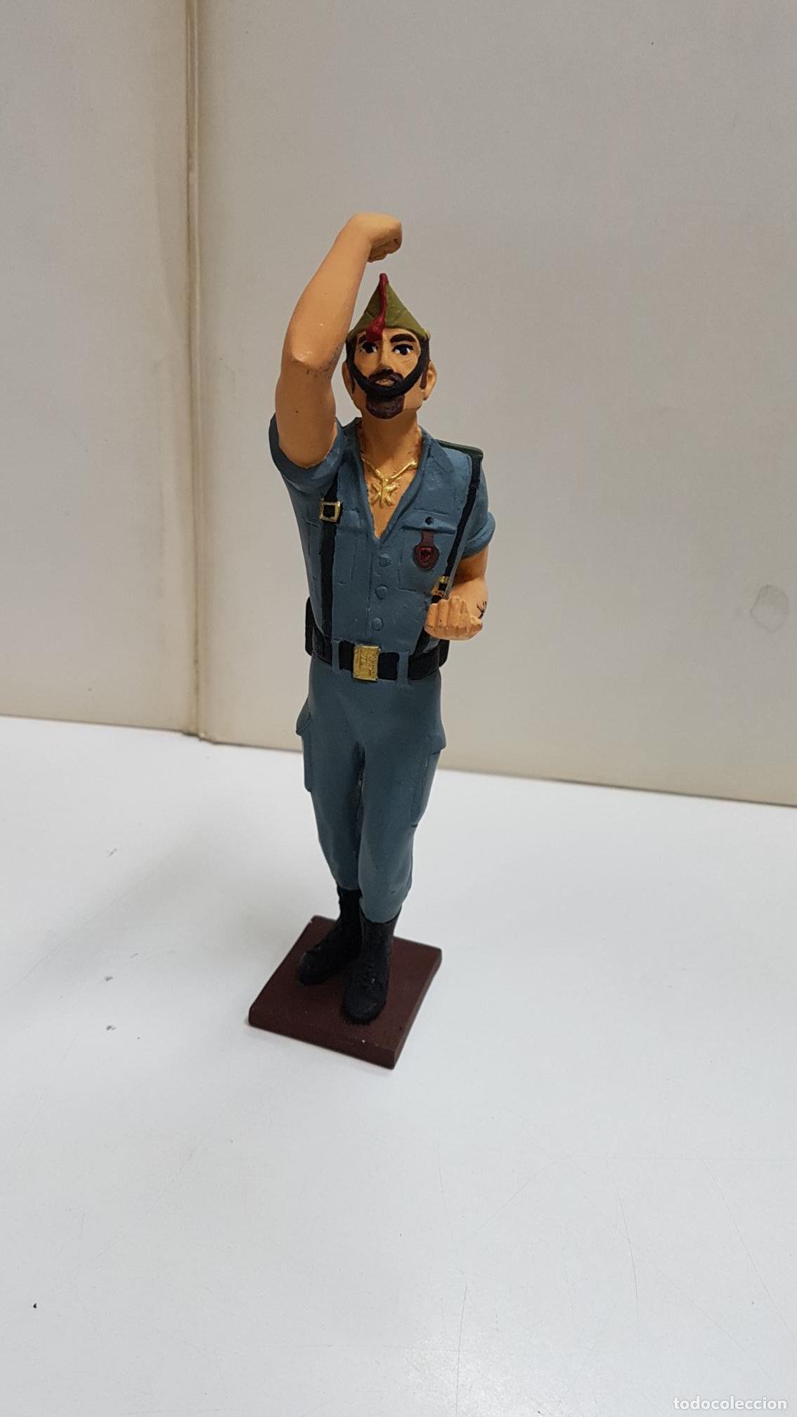 Sammeln von Zeitschriften und Zeitungen: Figura de resina artesanal: Soldado del cuerpo de la Legion con el brazo en alto
