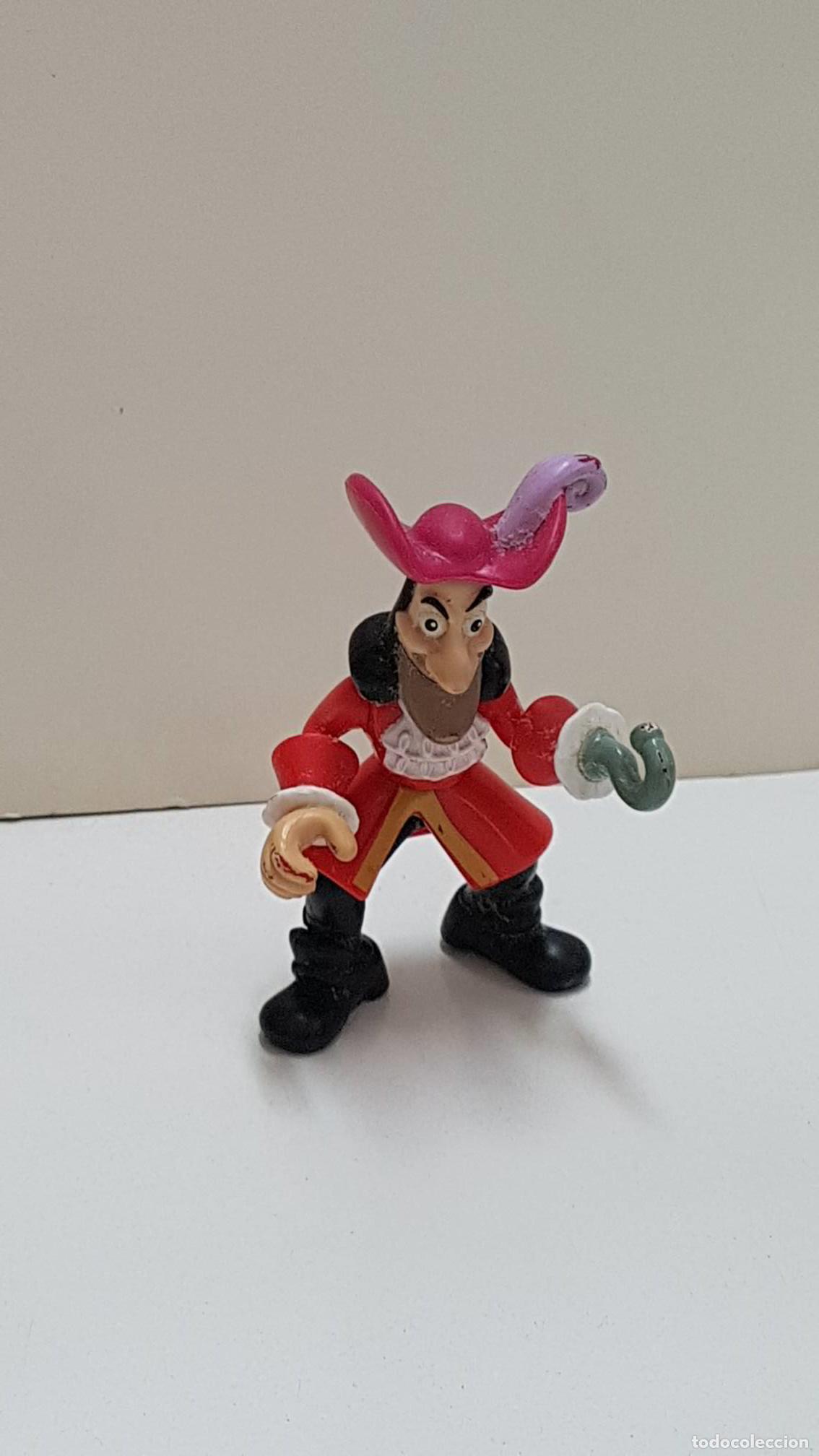 Sammeln von Zeitschriften und Zeitungen: Figura PVC: Capitan Hook (Capitan Garfio) con brazos articulables y cintura giratoria.