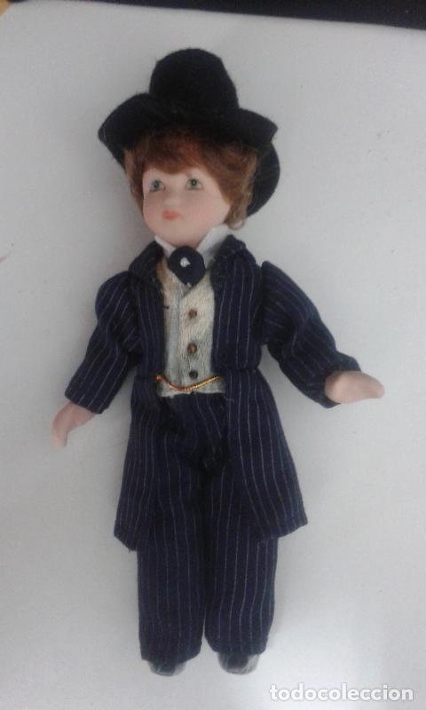 Collection Magazines and Newspapers: Figura Porcelana control numero 08 (altura aproximada 15 cm) - varios