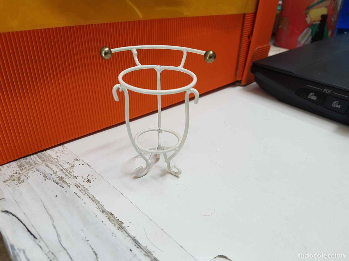 Collectionnisme de Revues et Journaux: Figura: Paraguero, colgador de metal blanco y dorado