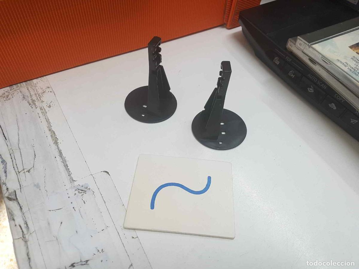 Collectionnisme de Revues et Journaux: Figura: Mesa desmontable, dos patas regulables y un tablero por separado