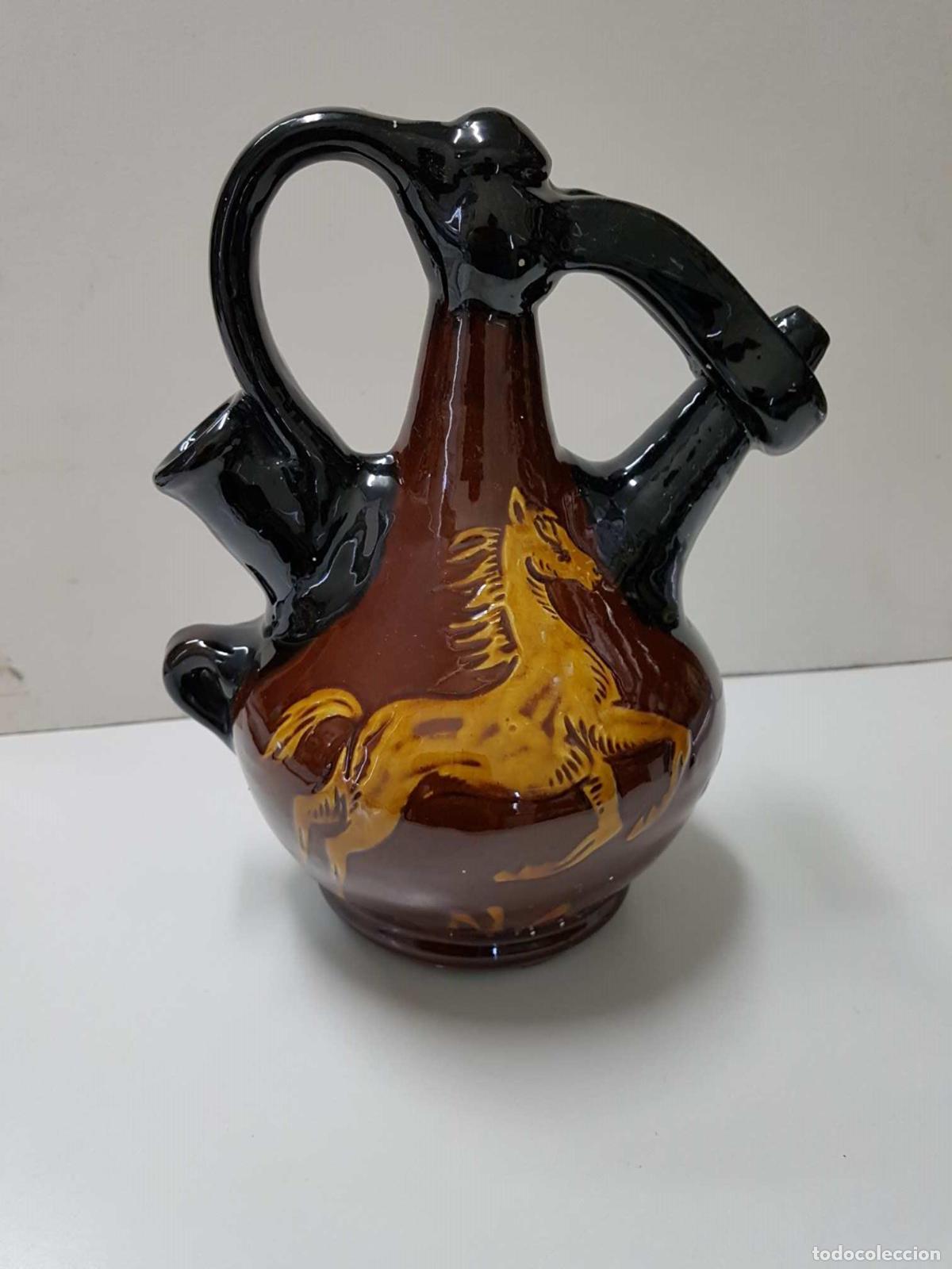 Sammeln von Zeitschriften und Zeitungen: Botijo de barro con dibujos de caballos en lados opuestos