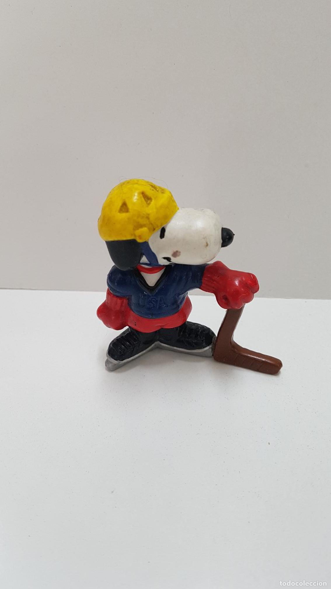 Collectionnisme de Revues et Journaux: Figura PVC: Snoopy con equipo de hockey. Peanuts, 1958