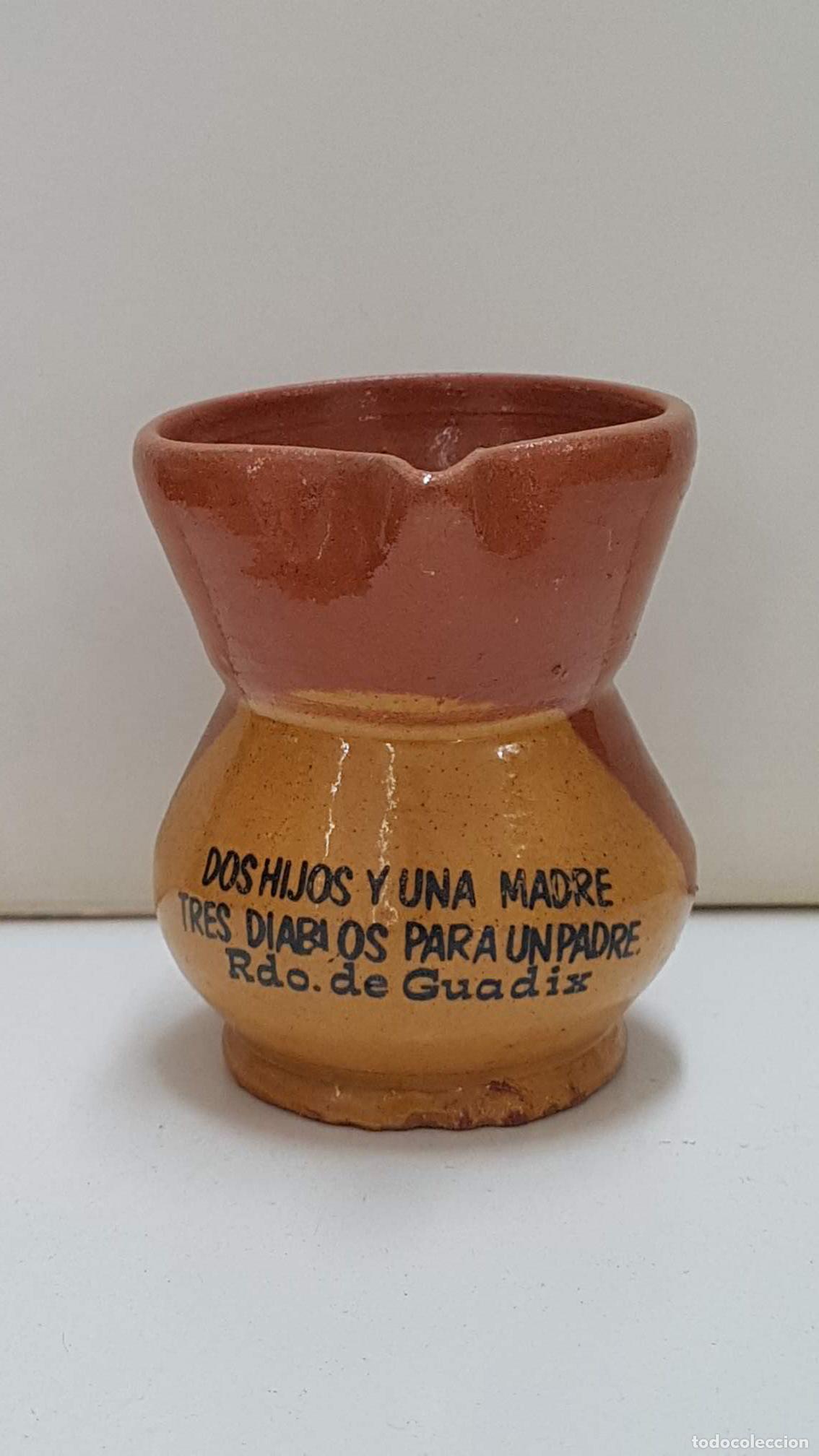 Coleccionismo de Revistas y Peri&oacute;dicos: Recuerdo de Guadix: Jarra de barro con el siguiente texto: Dos hijos y una madre, tres diablos para