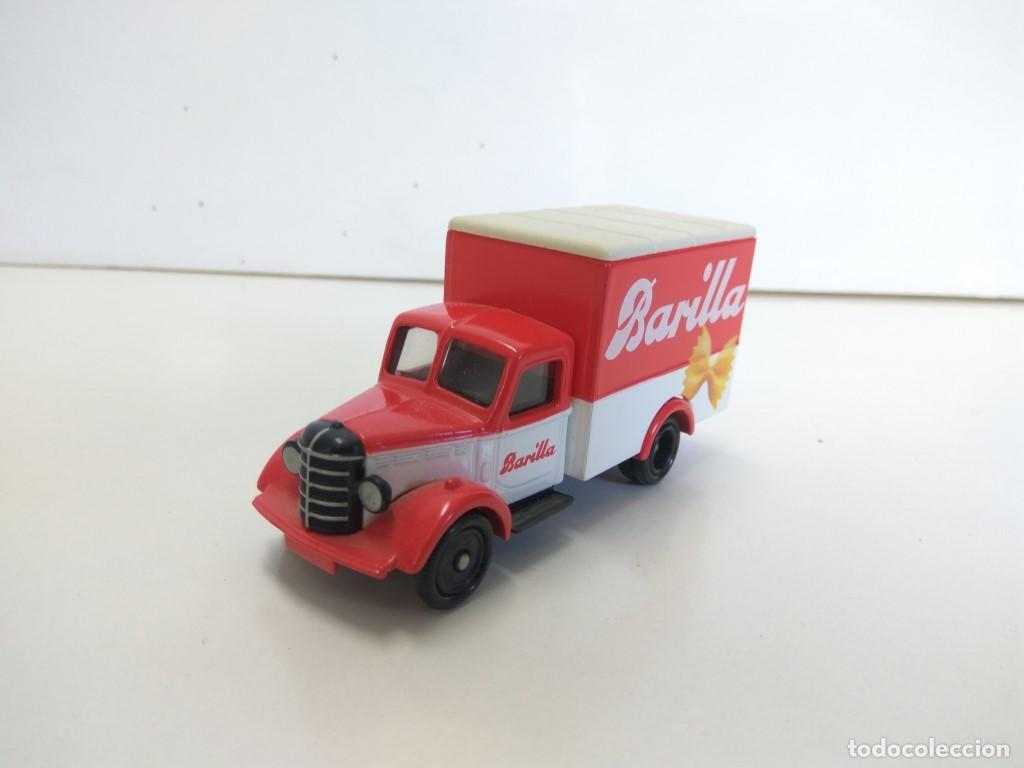 Colecionismo de Revistas e Jornais: Coche Escala/Diecast: BEDFORD 30CWT VAN - BARILLA 1:43 (CORGI 2002) - Corgi