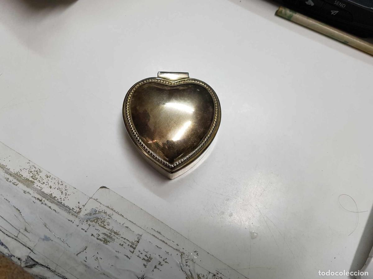 Coleccionismo de Revistas y Peri&oacute;dicos: Joyero de metal con forma de corazon