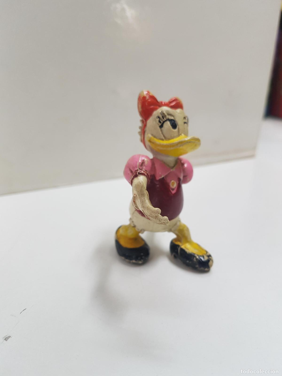 Sammeln von Zeitschriften und Zeitungen: Figura Pata Daisy, caminando elegantemente