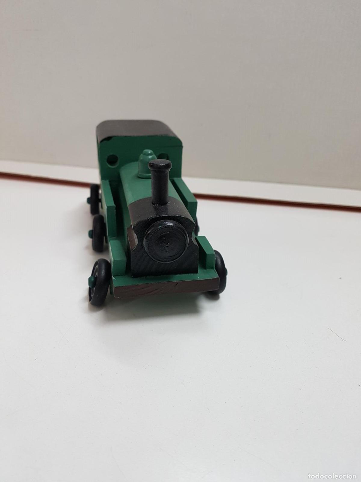 Coleccionismo de Revistas y Peri&oacute;dicos: Figura: Locomotora LNER 8477 de madera