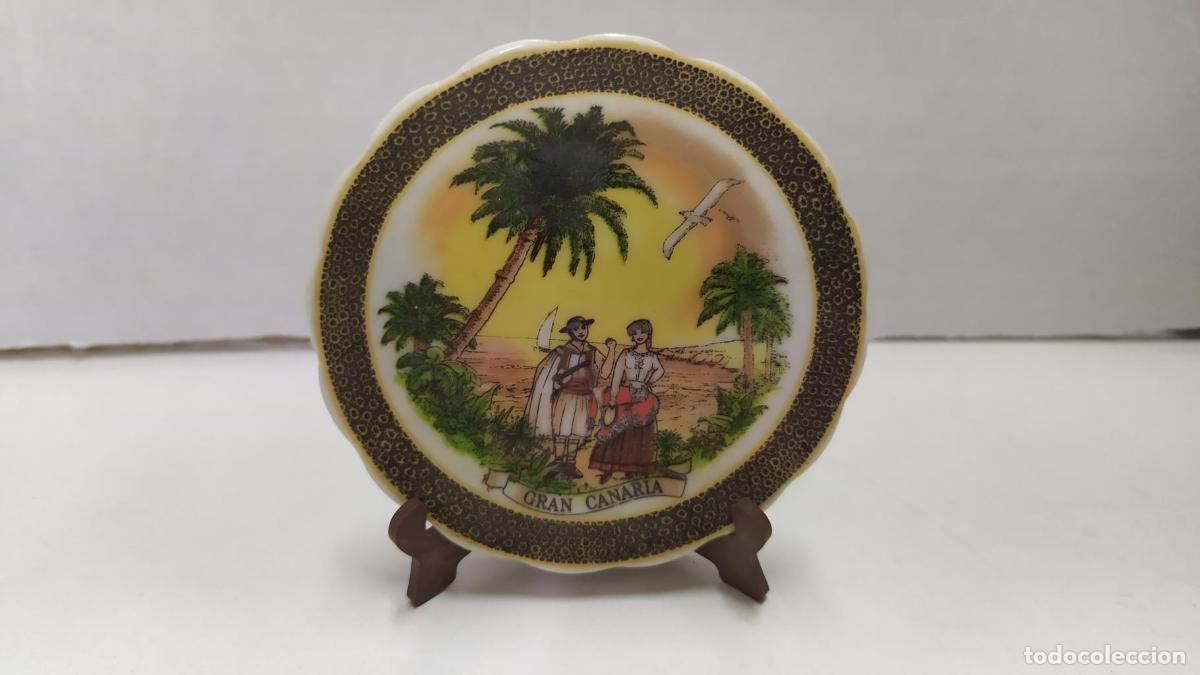 Collection Magazines and Newspapers: Figura: Mini-Plato ceramica Gran Canaria