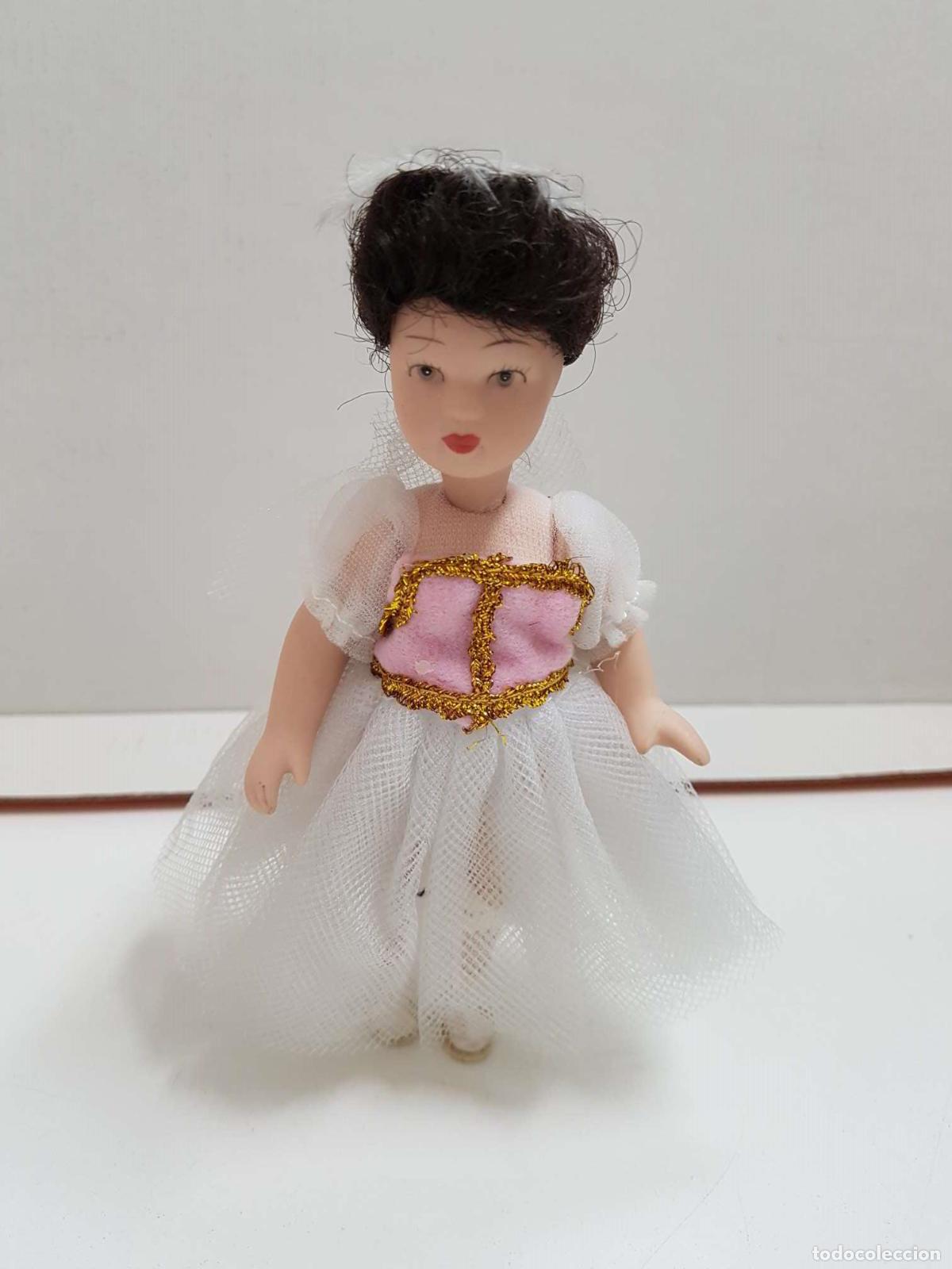 Collection Magazines and Newspapers: Mu&ntilde;eca de porcelana de los a&ntilde;os 80: con vestido de bailarina