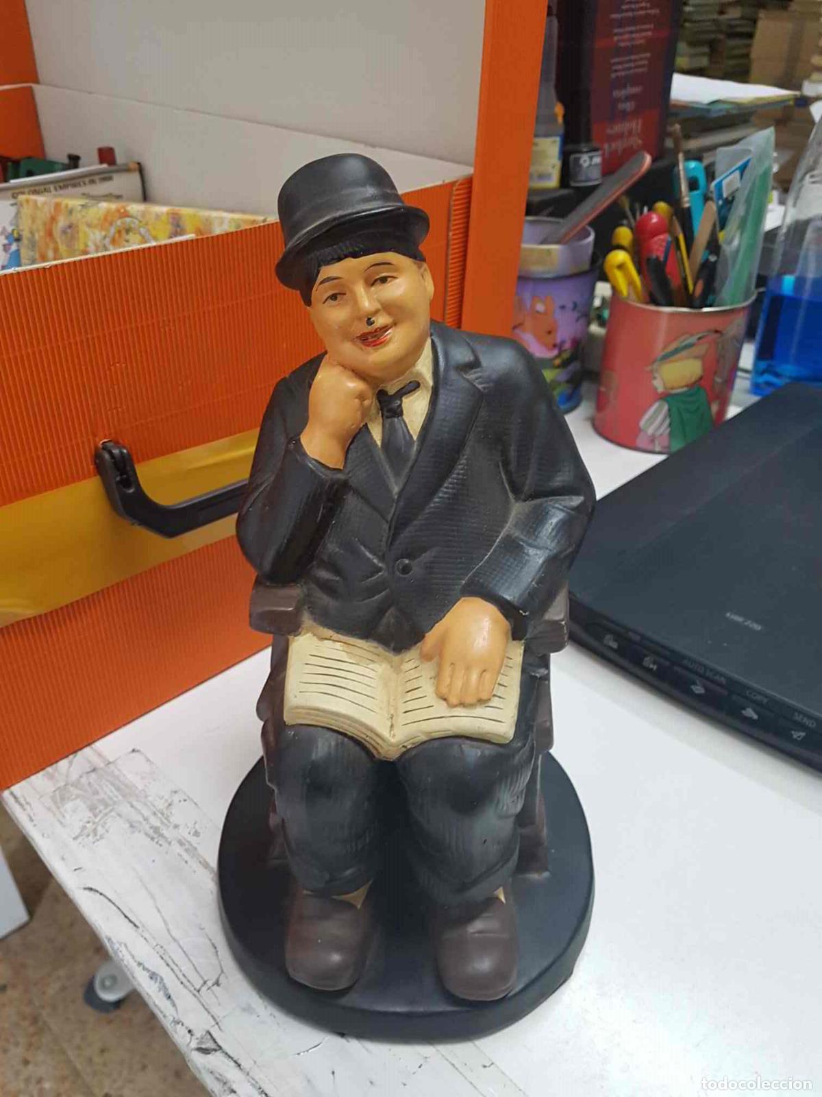 Collectionnisme de Revues et Journaux: Figura: El Gordo sentado con un libro. 26 cm