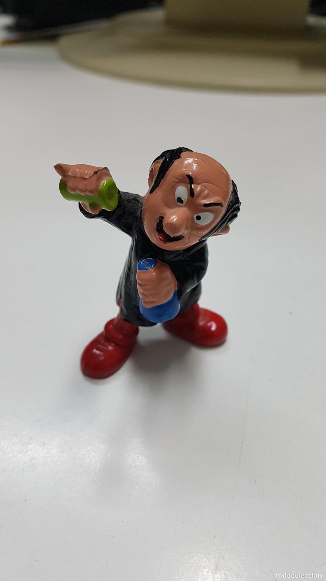 Coleccionismo de Revistas y Peri&oacute;dicos: Figura Serie Pitufos: Gargamel preparando una pocion