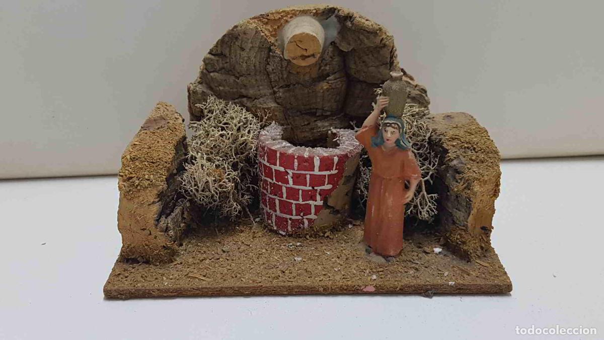 Sammeln von Zeitschriften und Zeitungen: Figura de corcho: Mujer con jarra sobre la cabeza y un pozo al fondo, sobre peque&ntilde;o tablero de mader