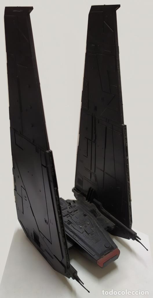 Collection Magazines and Newspapers: Figura: Lanzadera de mando Kylo Ren (Rota) - Revell