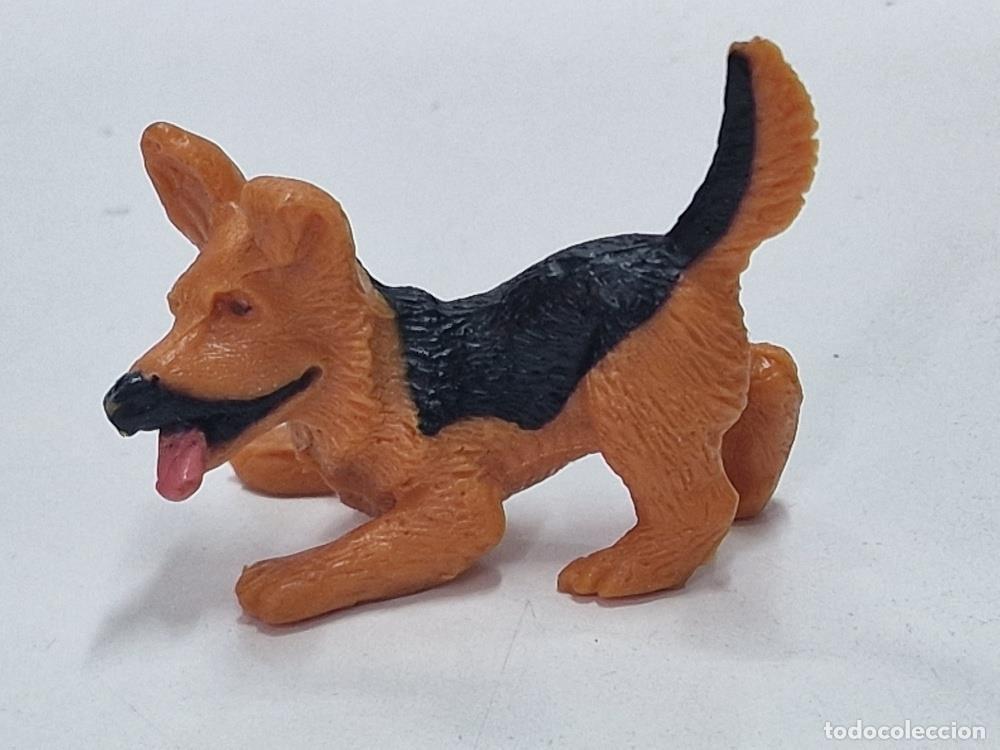 Colecionismo de Revistas e Jornais: Figura Pvc: Perro cachorro, parece un pastor alem&aacute;n - NULL